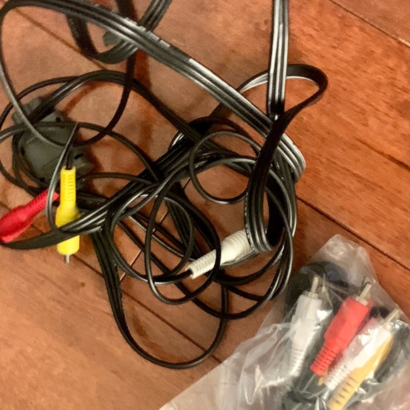 Nintendo 64 + 2 Controllers + 6 Games - Picture 7 of 12